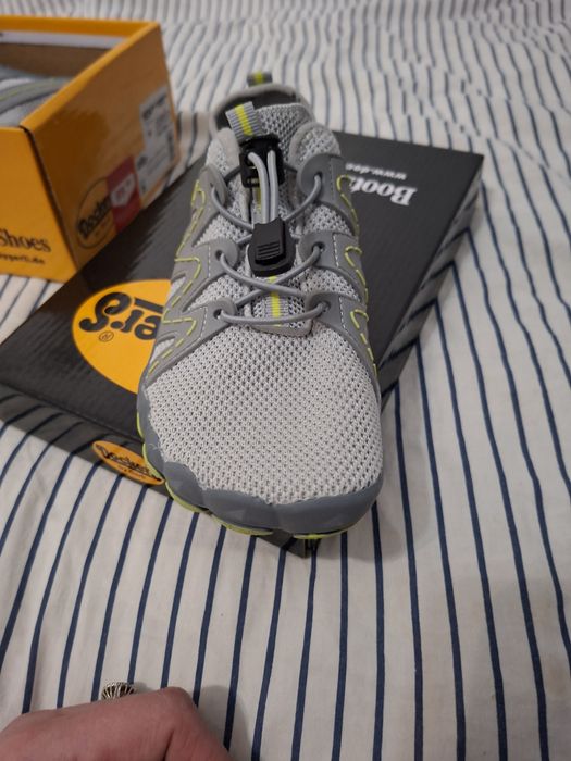 Sprzedam dla chłopca buty i kurtke 134 roz.