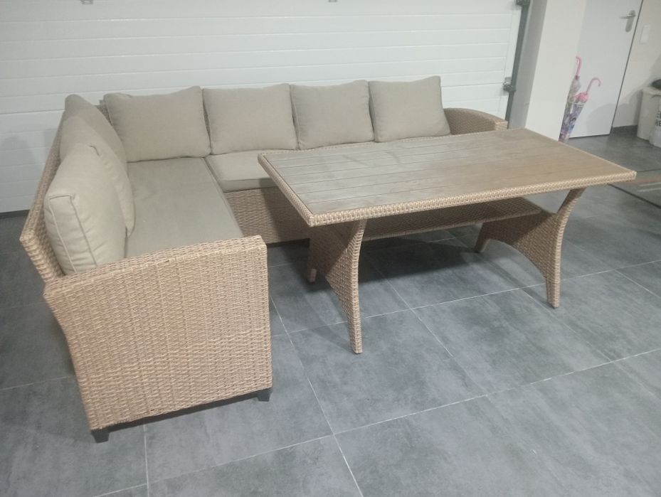 Conjunto mesa e sofás jardim