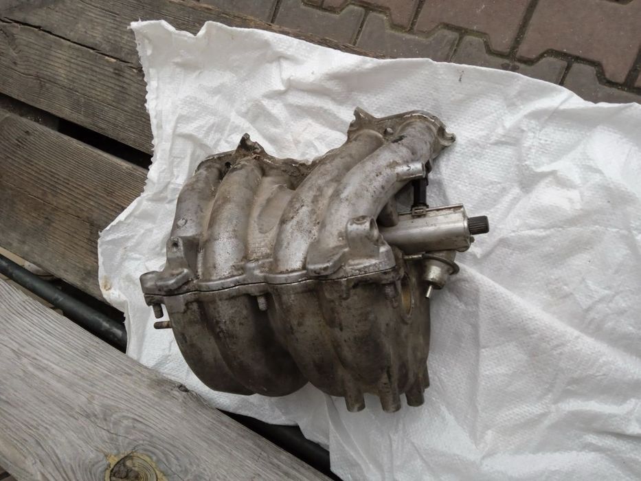 Колектор впускний ваз 2123 2107 2104