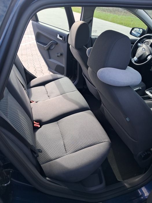 Ford focus2  1.6 benzyna