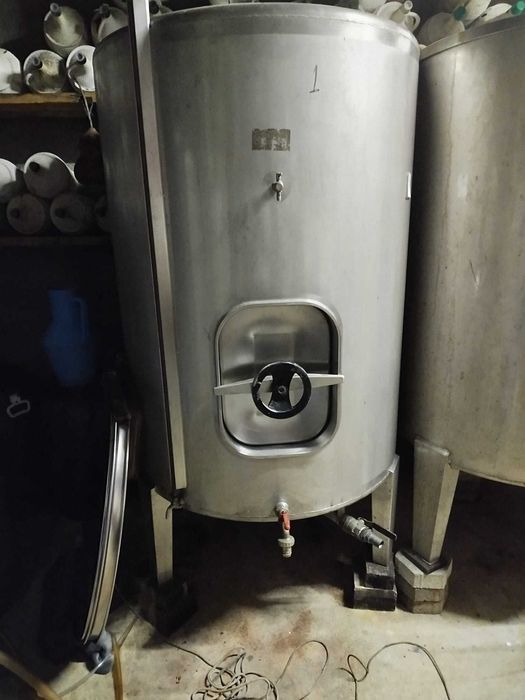 2 cubas vinho 1000L