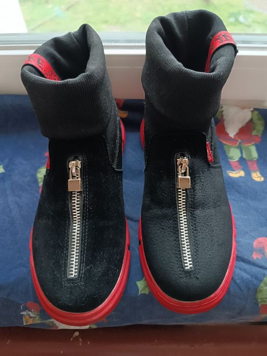 Чоботи , черевички