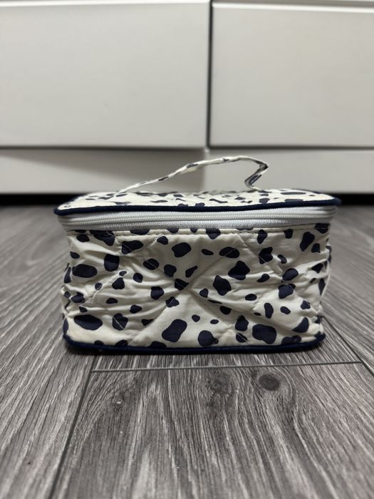 Mała biała kosmetyczka