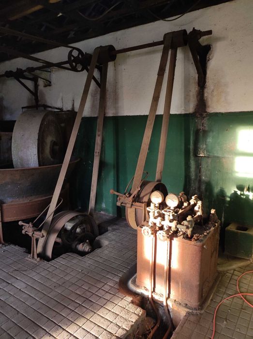 Maquinaria lagar de azeite antigo