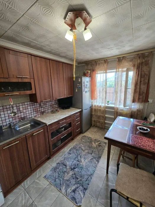 Продаж будинку в центрі смт Рокитне.  Розглядаємо сертифікати