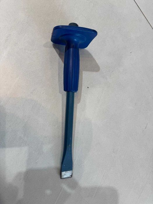 Cinzel plano com protetor de mãos