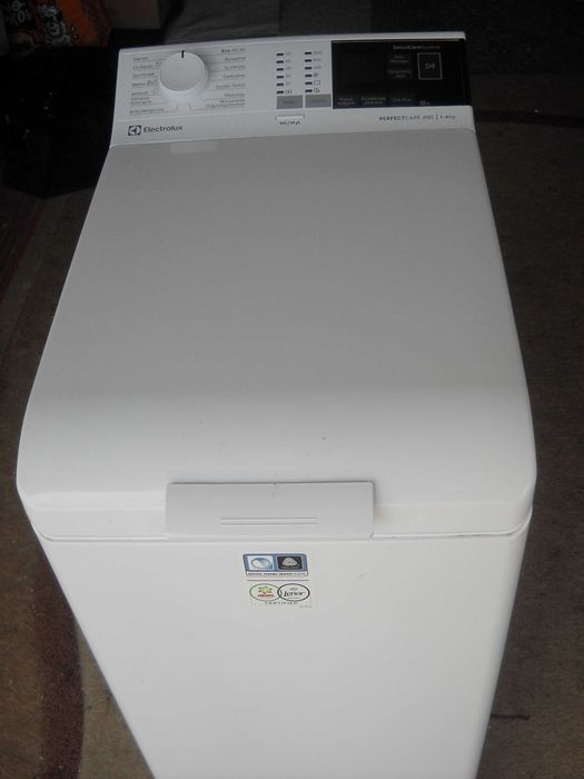 Pralka automatyczna Electrolux ładowana od góry.