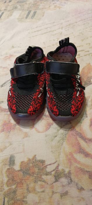 Детские кроссовки