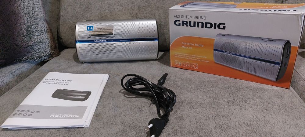 Rádio portátil Grundig