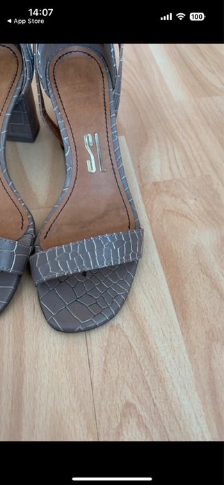 Sandália alta, salto grosso TAM 37 Bege - Santa Lola