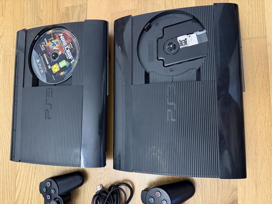 Playstation 3 z padami i grą
