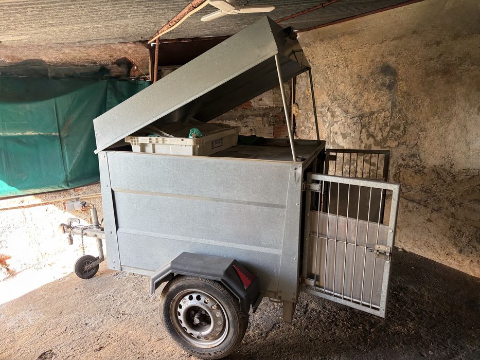 Atrelado Toniauto caça com bagageira