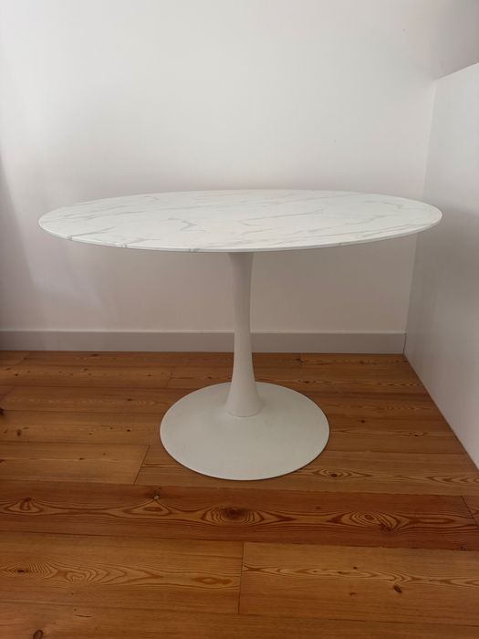 Mesa com tampo de vidro temporário