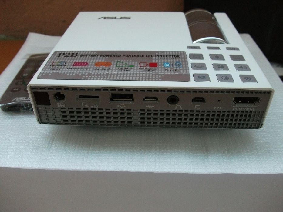 Projector LED portátil Asus P2B (quase NOVO]