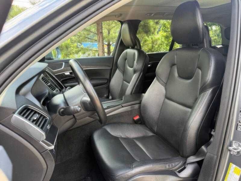 2020 Volvo XC90 T5 Momentum