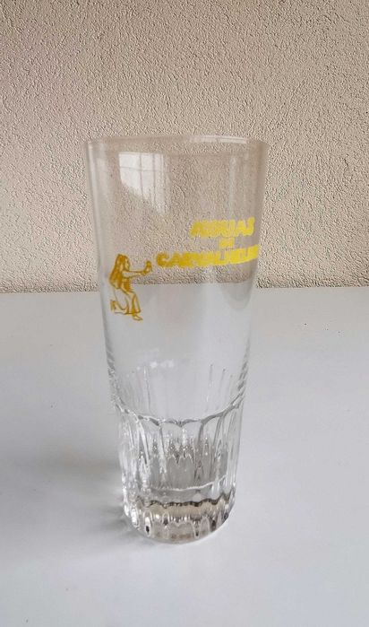 Copos para coleção pouco comuns, pirogravados.