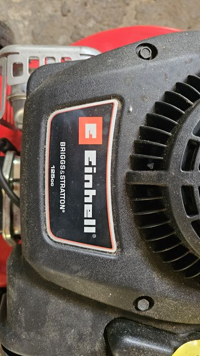 Corta relva com motor