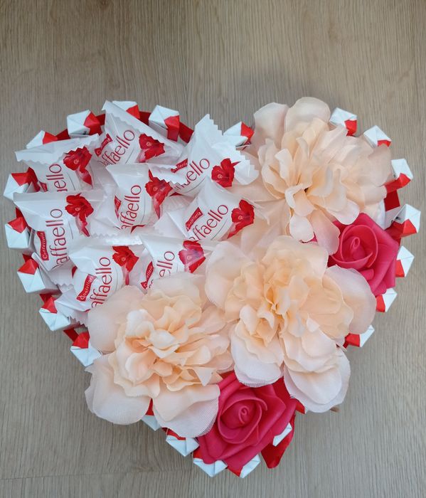 Солодкий букет із квітами