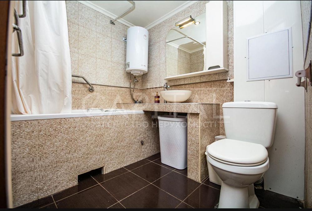 Продаж Фасад! Перший Поверх! Науки 86! Голосіївській Район! 995$ за м²