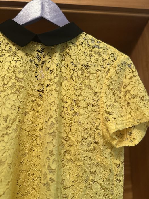 Blusa Amarela em renda