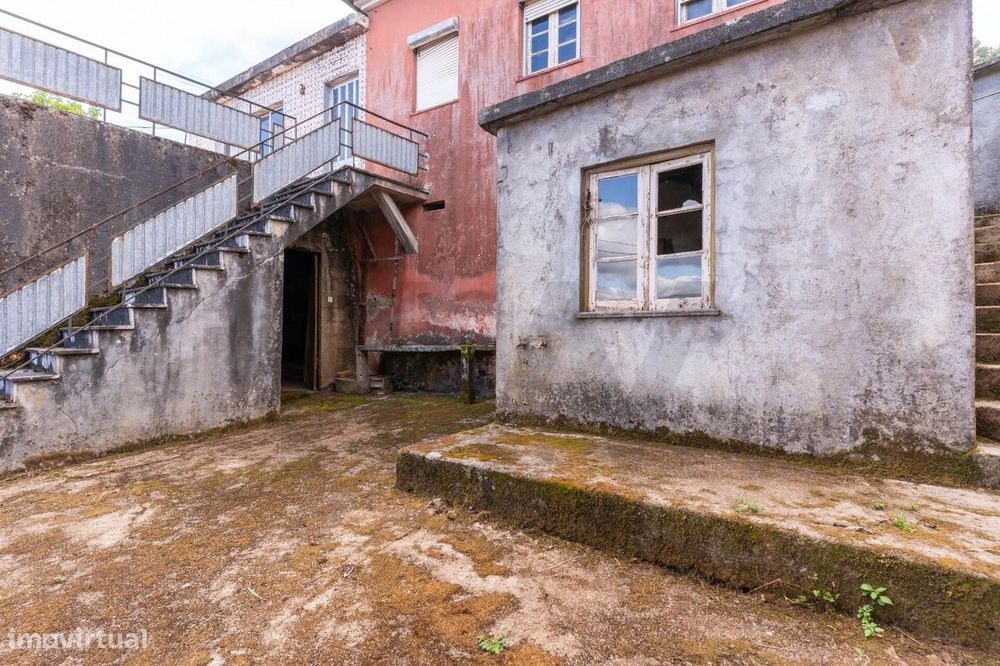 Moradia para restaurar em Semide, terreno 2300metros