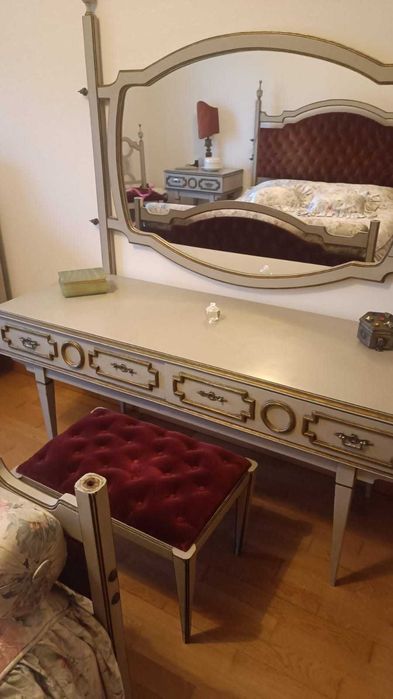 Mobília de quarto antiga em madeira maciça - conjunto completo