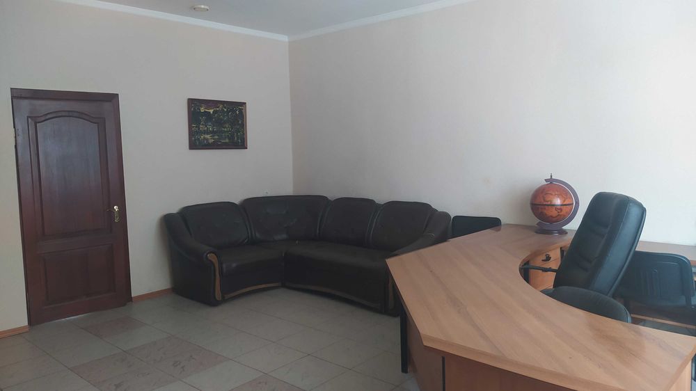 Офісне приміщення з ремонтом на вул. Партизанській