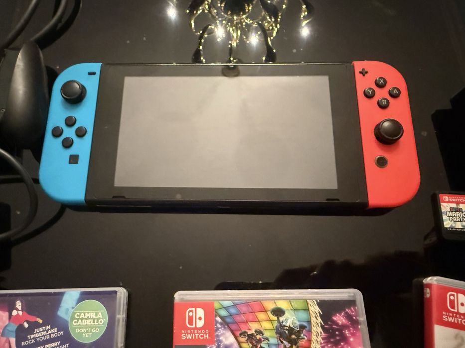 Nintendo Switch + Mario Kart + 3 Jogos + Dock + Comando
