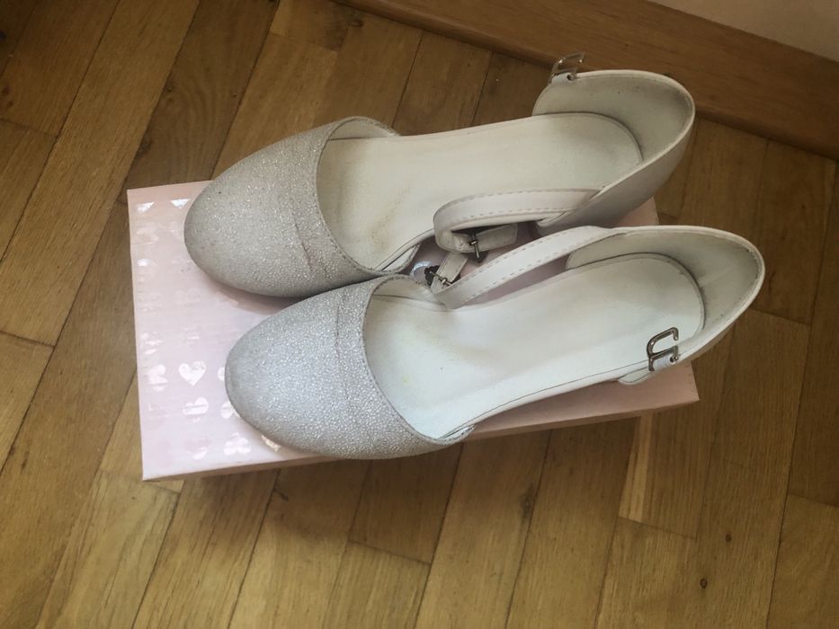 Buty komunijne 33