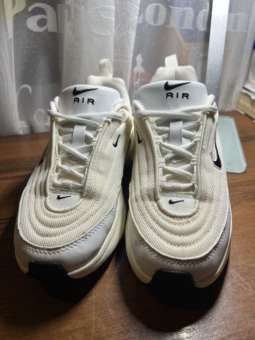 кросівки nike білі жіночі
