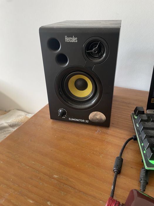 Monitores de audio para estúdio