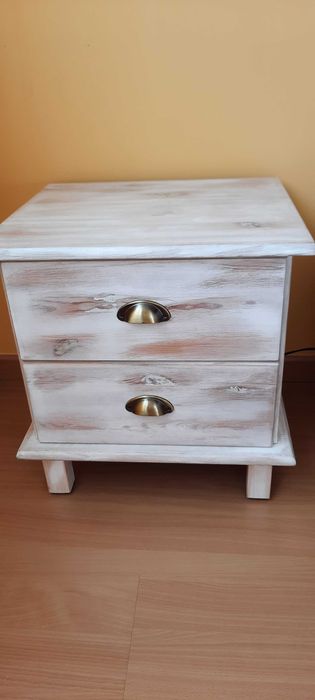 Mesas de cabeceira em madeira