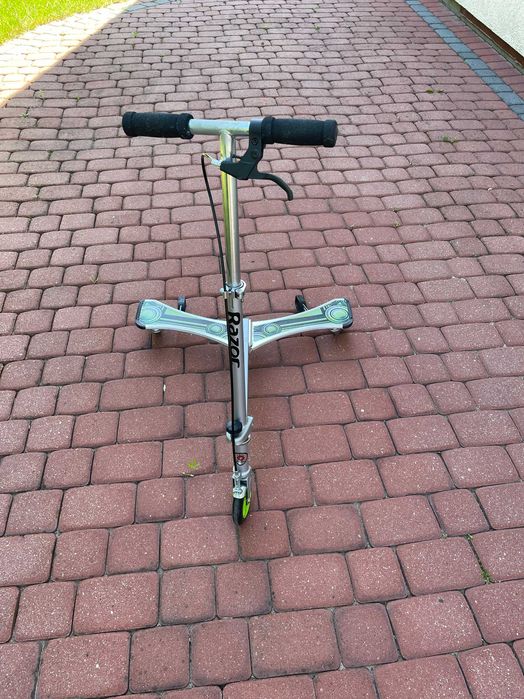 Hulajnoga trójkołowa Powerwing Razor DLX