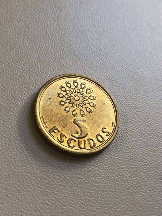 10 escudos (80moedas) 5 escudos (76moedas) e 1 escudo 1989
