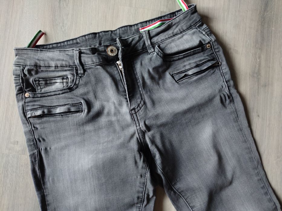 Włoskie jeansy szare biker moto przeszycia slim