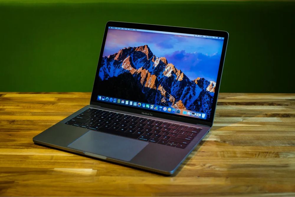 Macbook pro 2017 / 512 GB disco / 16 GB ram