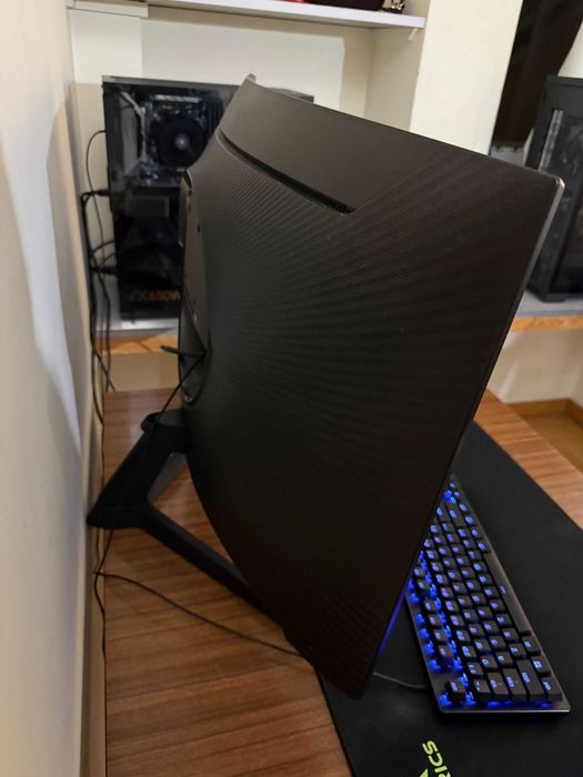 Monitor Samsung Odyssey G5 32" QHD 165Hz Curvo