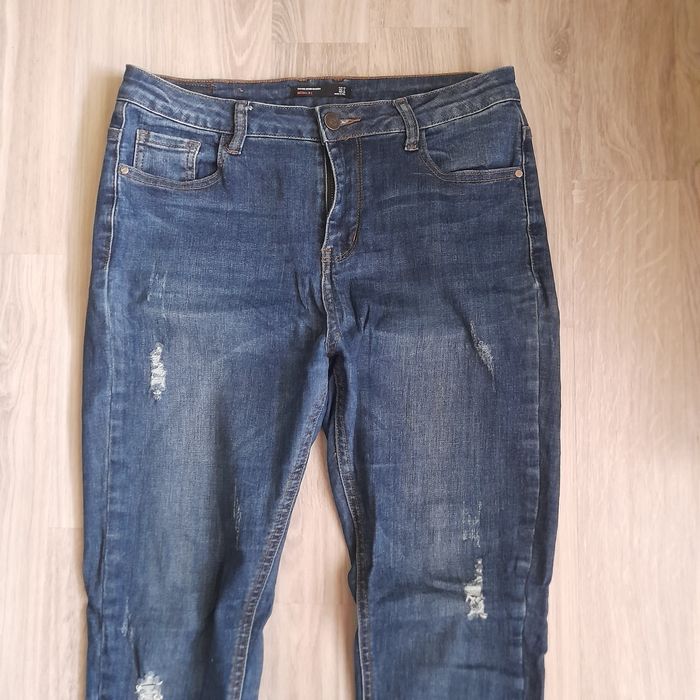Spodnie dzins z dziurami r.40