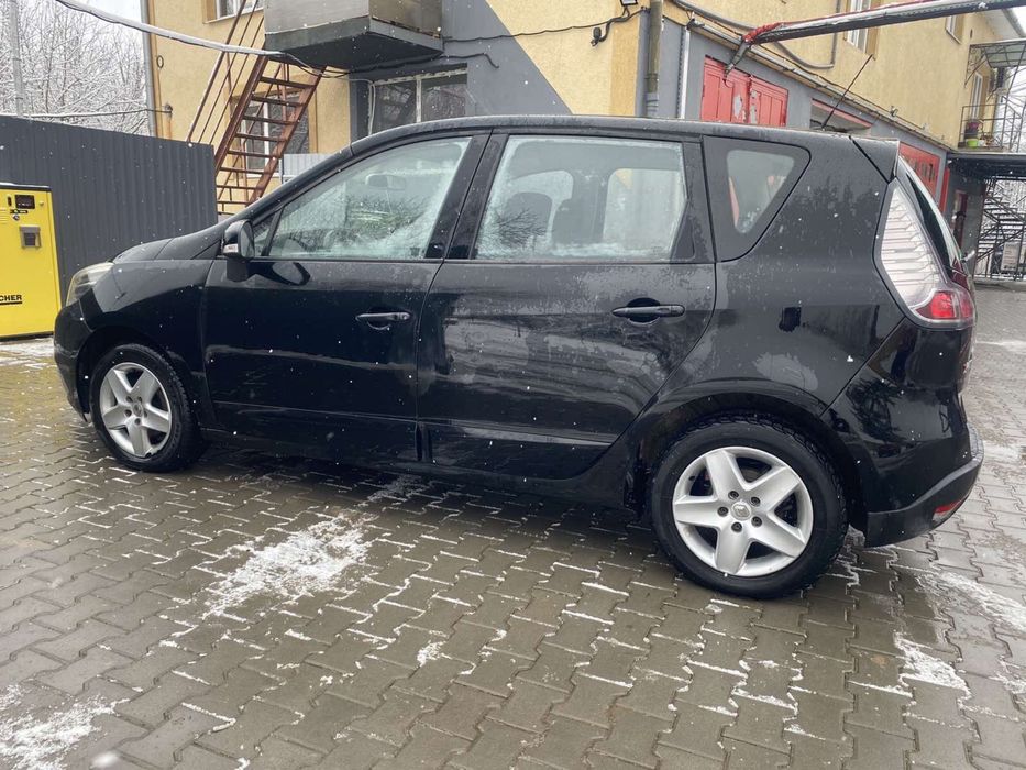 Продам сценік 2013р