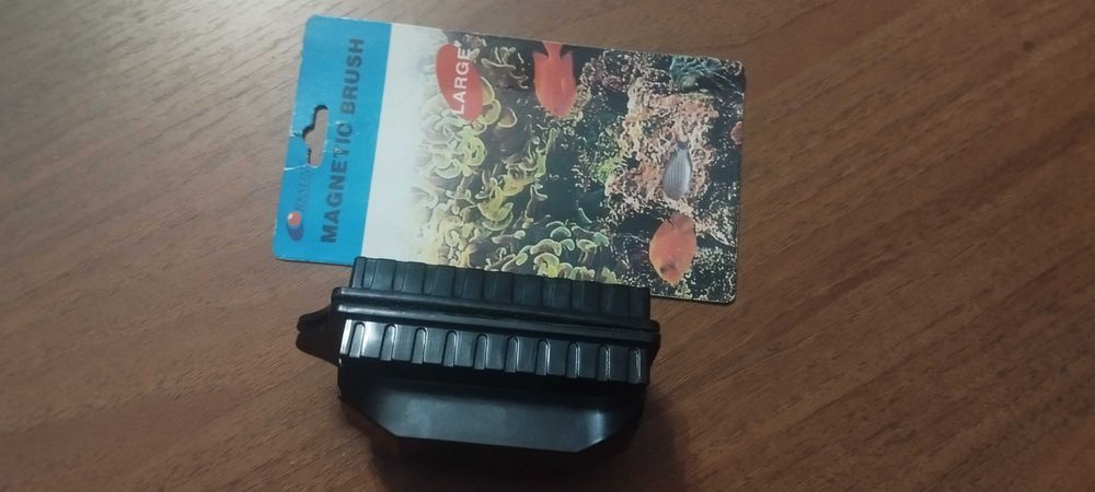 Магнитный аквариумный скребок.