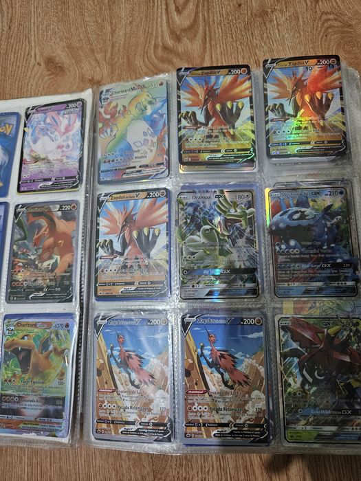 Cerca de 900 cartas de pokemon