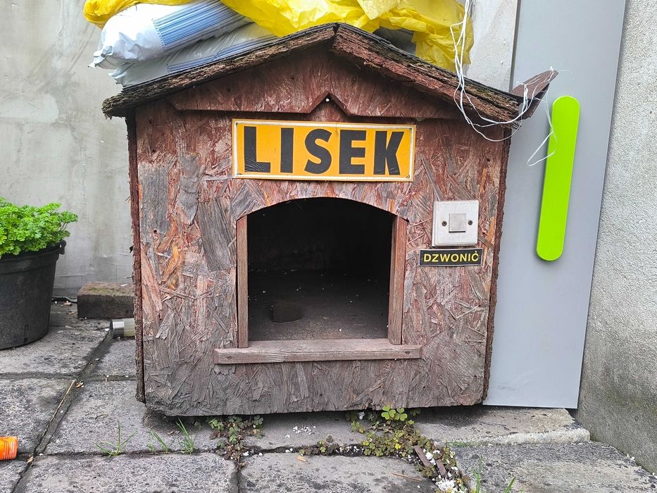 Buda dla psa ocieplona