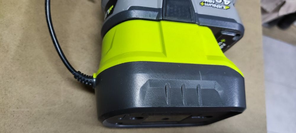 Ładowarka Ryobi 18V