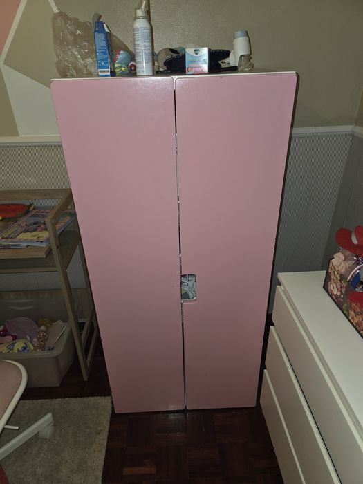 Movel ikea cor de rosa