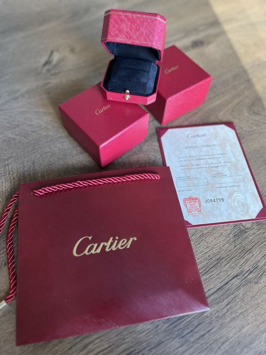 Фірмова упаковка Картьє  (Cartier) для сережок або каблучки.