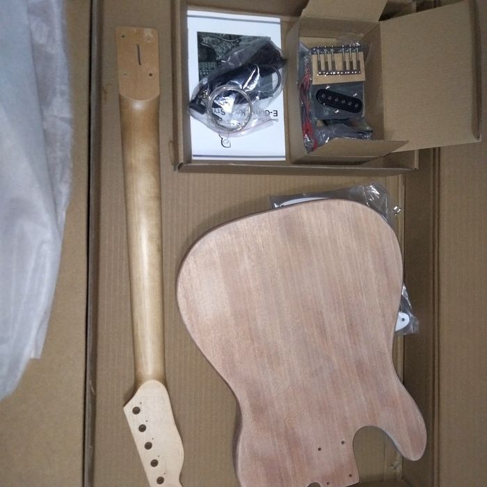 Kit de guitarra eléctrica para montar.
