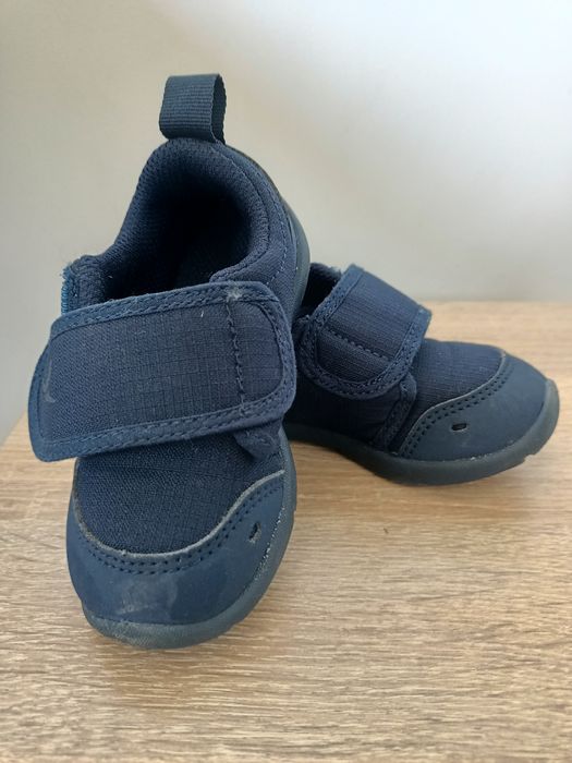 Granatowe buciki adidaski dla dziecka