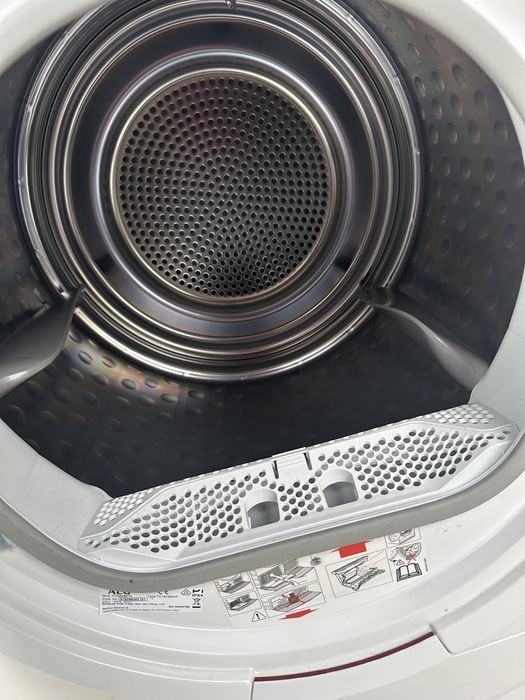 Сушильна машина AEG