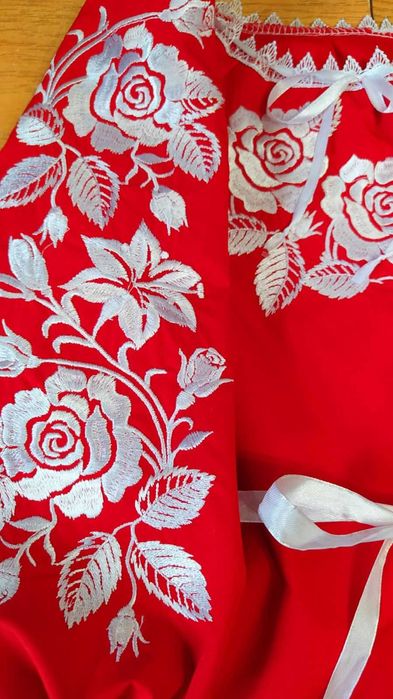 Червоне вишите плаття,  вишита сукня  на  6 років