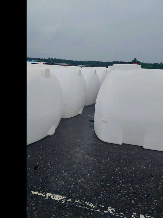 Ємності баки бочки для зберігання рідин та перевезення кас води